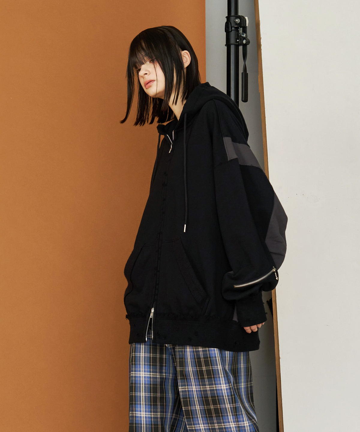 DAMAGE DESIGN ZIP HOODIE