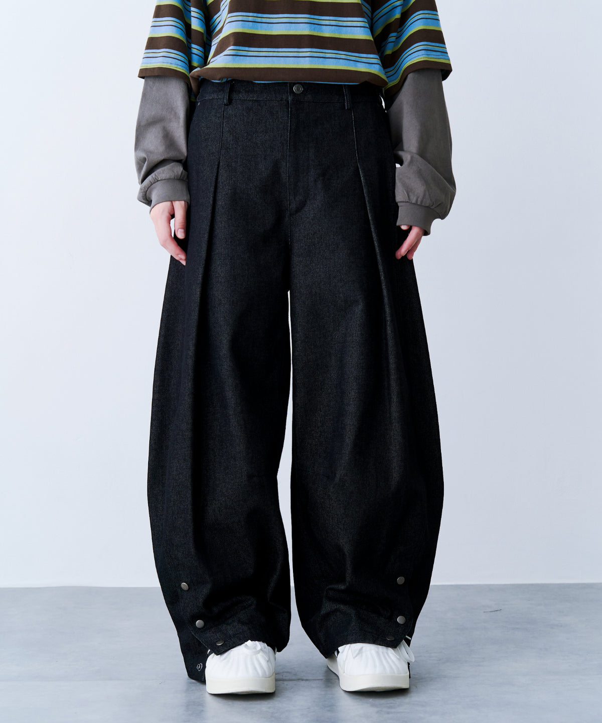 【一部予約】DENIM CURVE PANTS