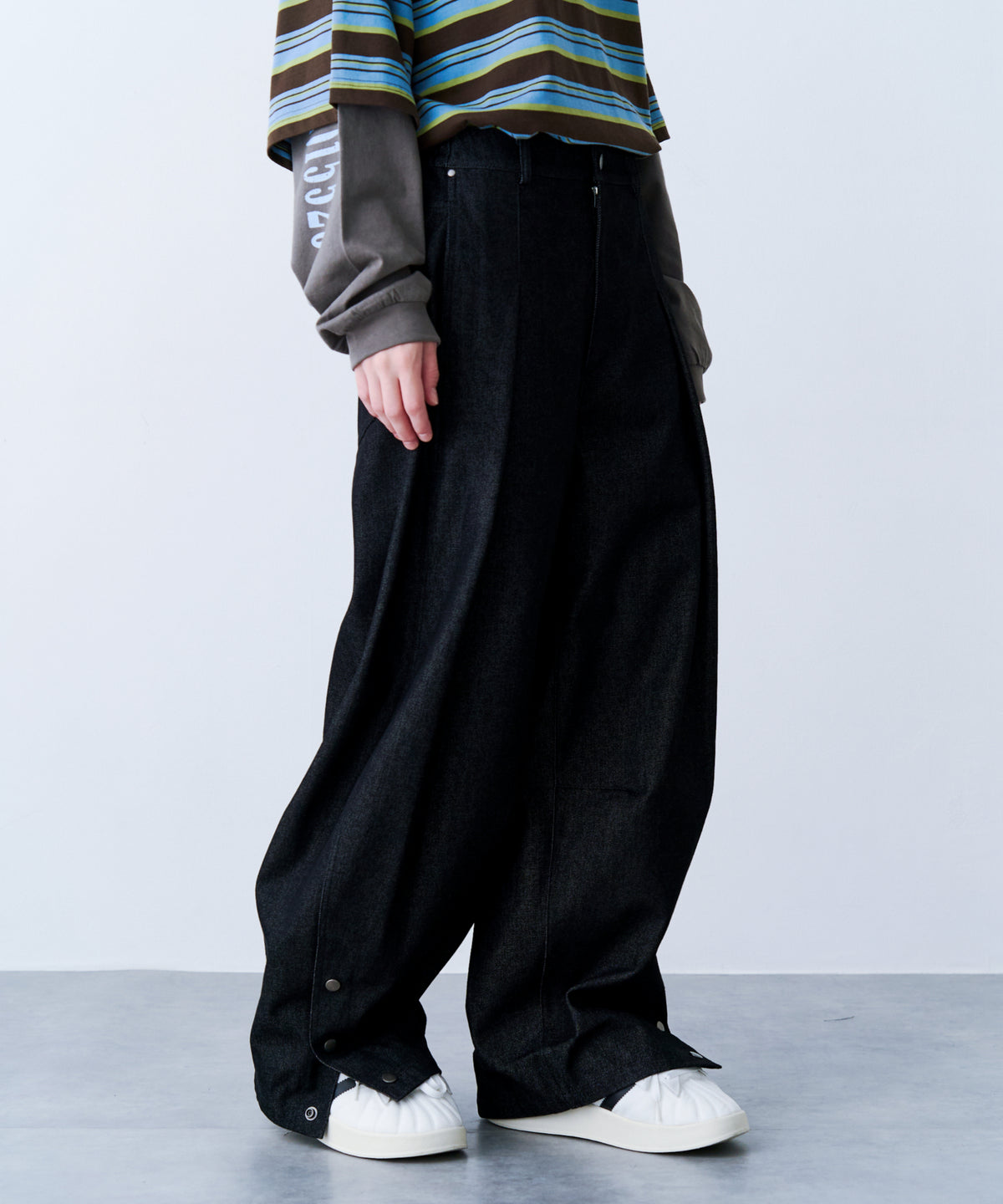 【一部予約】DENIM CURVE PANTS