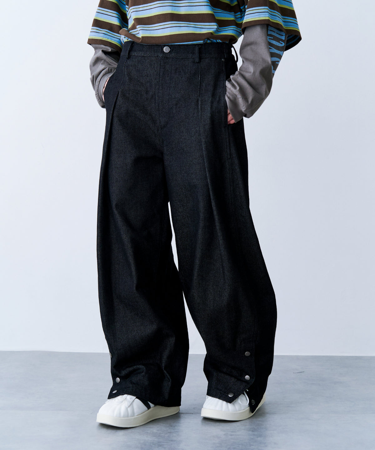 【一部予約】DENIM CURVE PANTS