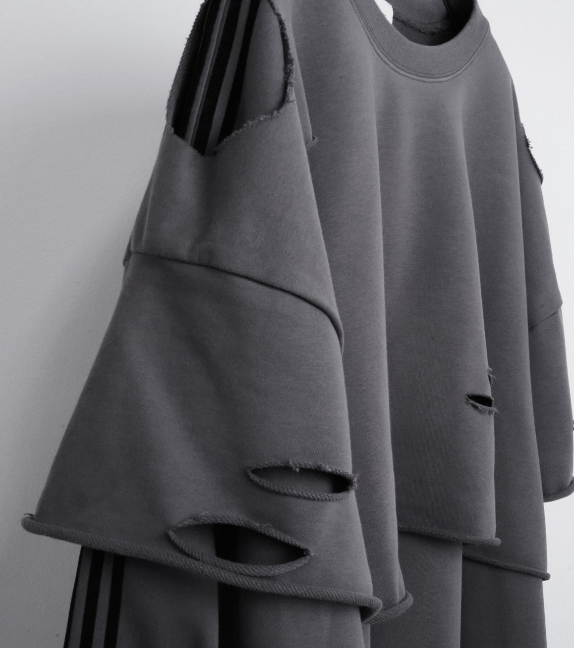 【25AW先行予約】LAYERD DAMAGE SWEAT