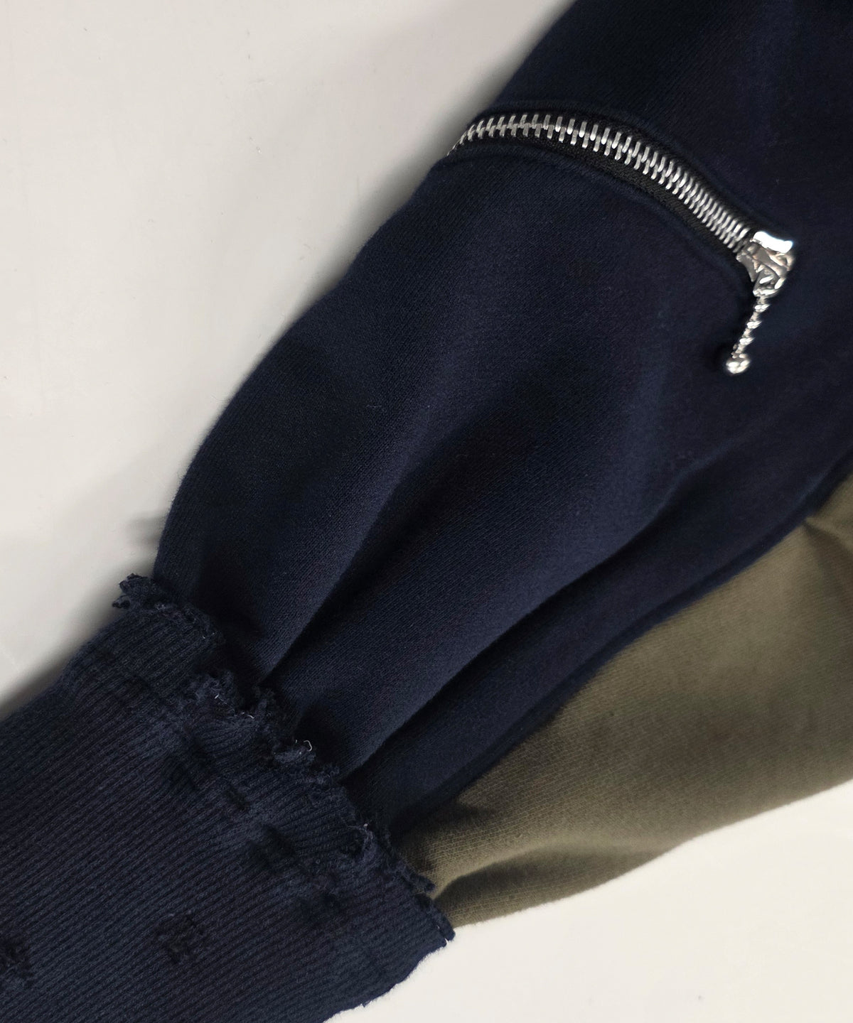 DAMAGE DESIGN ZIP HOODIE