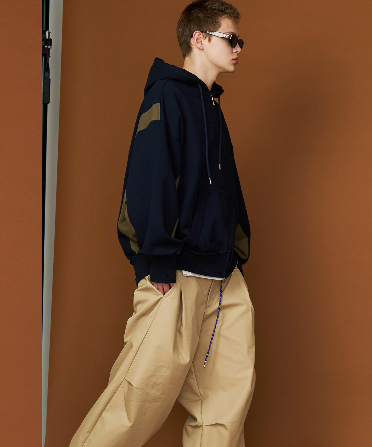 DAMAGE DESIGN ZIP HOODIE