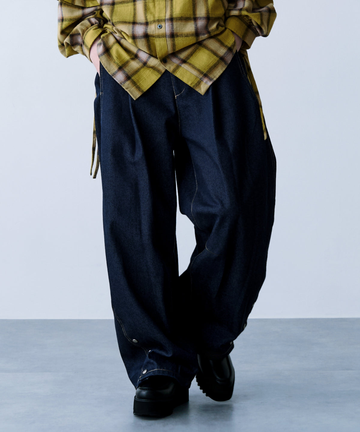 【一部予約】DENIM CURVE PANTS