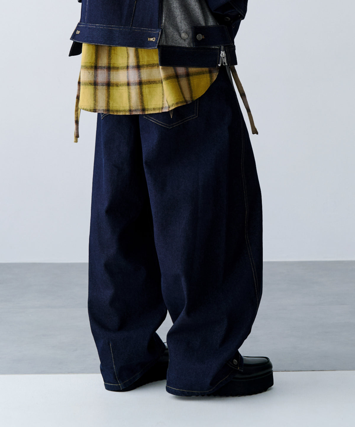 【一部予約】DENIM CURVE PANTS