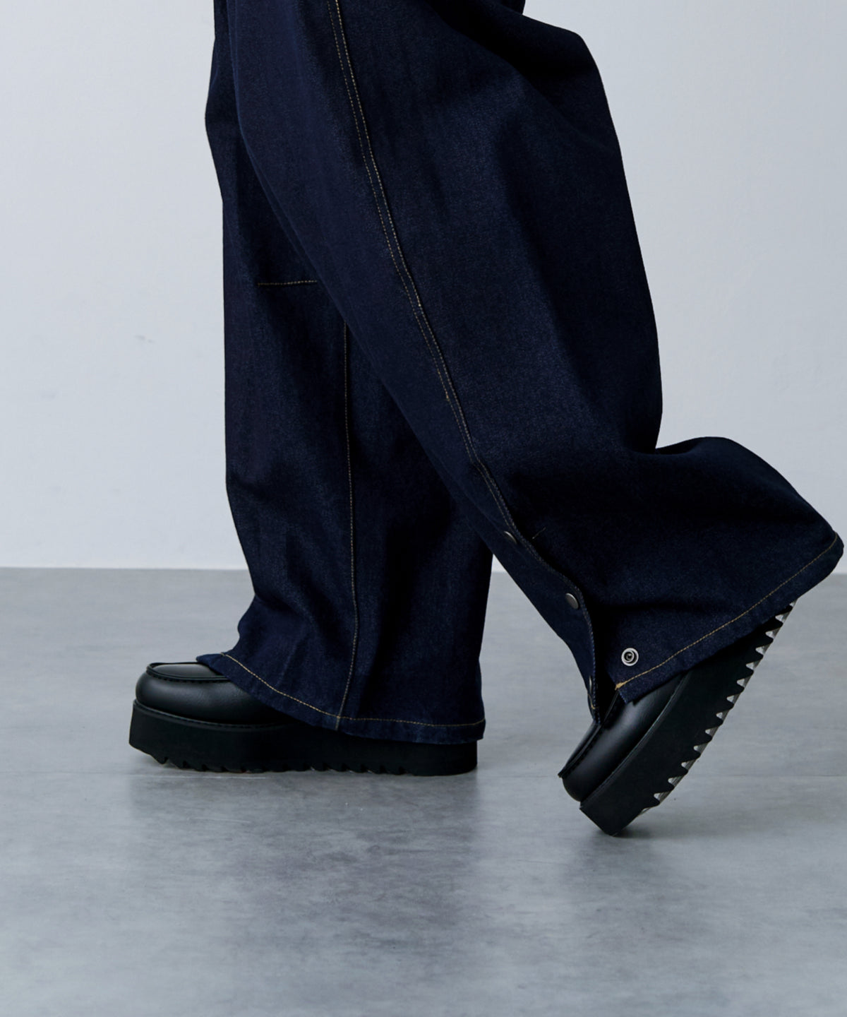 【一部予約】DENIM CURVE PANTS
