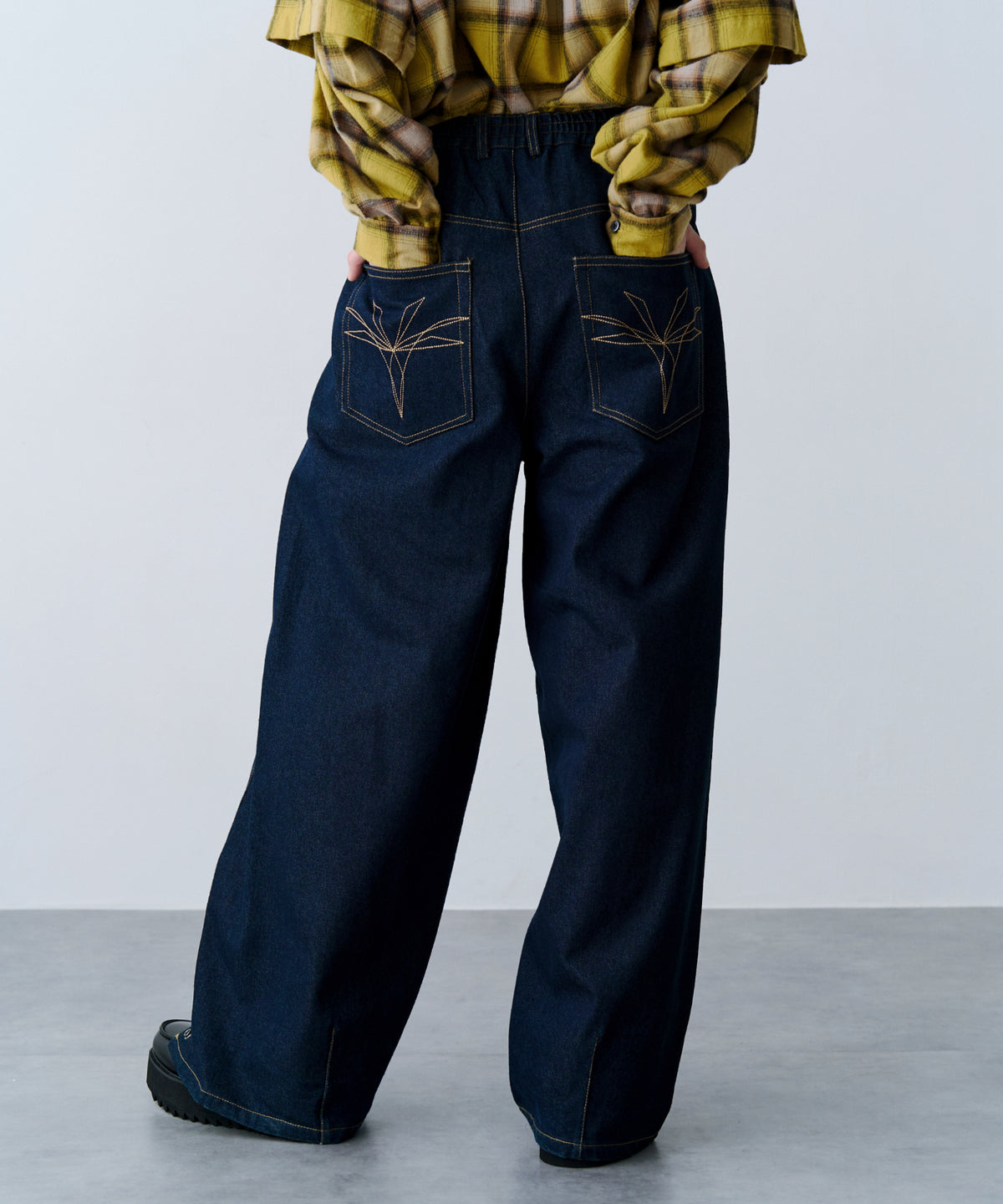 【一部予約】DENIM CURVE PANTS
